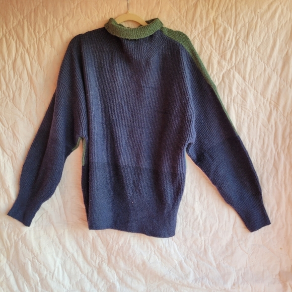 Free Assembly Green and Navy Sweater Size large - Picture 2 of 2